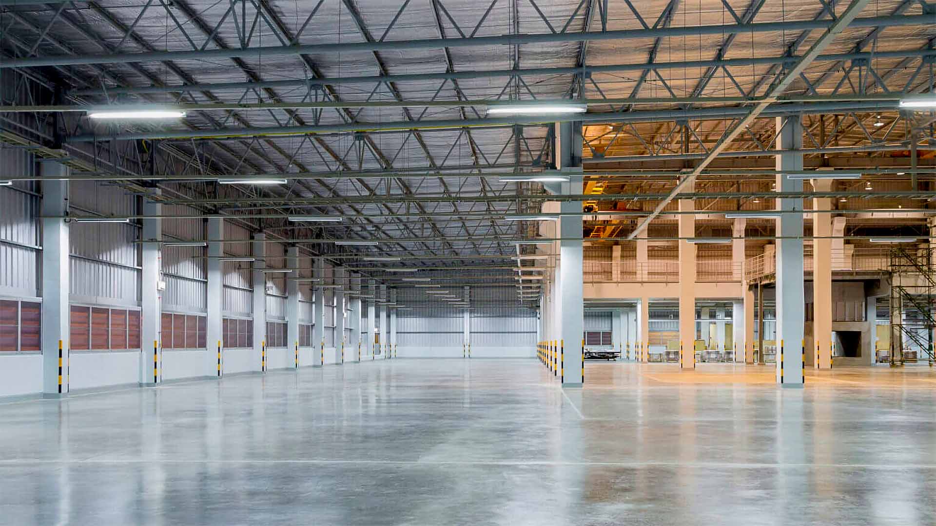 A large empty warehouse ready for a contract warehouse agreement to build out the operations